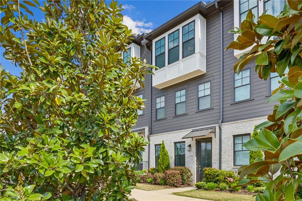 6540 Beacon Drive Atlanta, GA 30328 - Photo 2 of 50