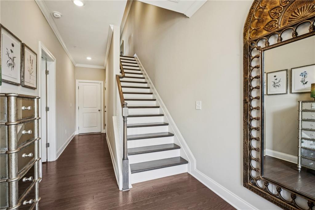 6540 Beacon Drive Atlanta, GA 30328 - Photo 4 of 50