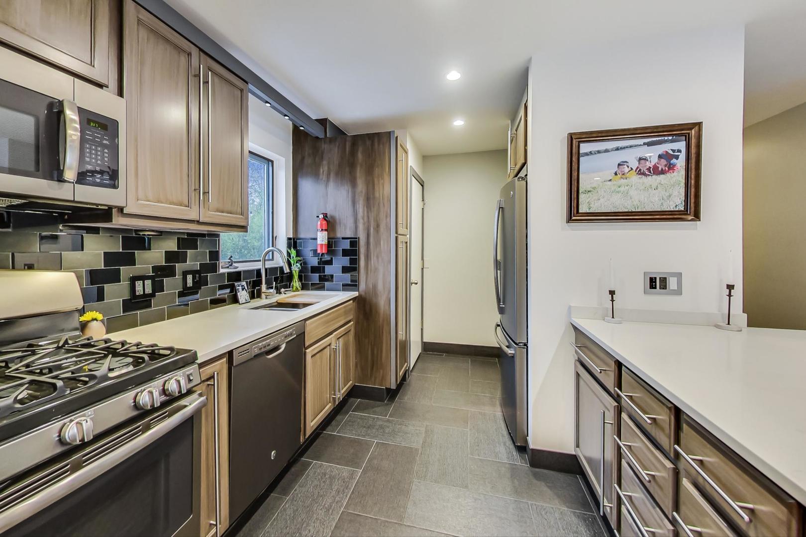 1409 Ridge Road Highland Park, IL 60035 - Photo 4 of 26