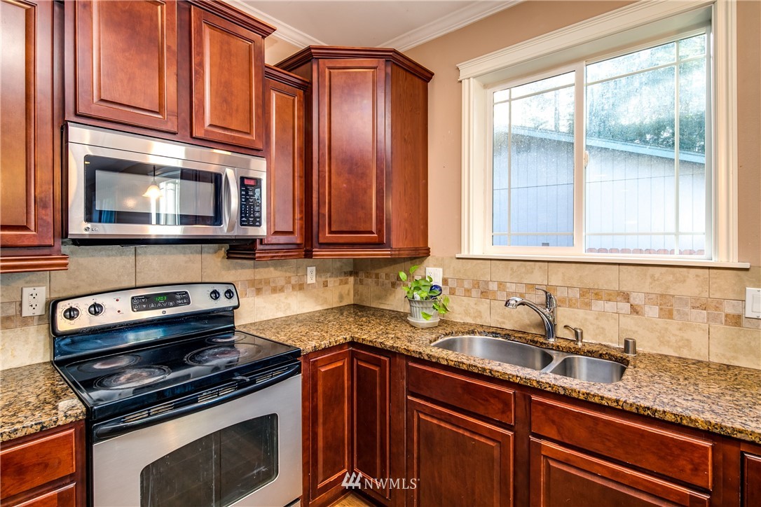 6165 Shamrock Road Maple Falls, WA 98266 - Photo 10 of 25 Gallery Image 10