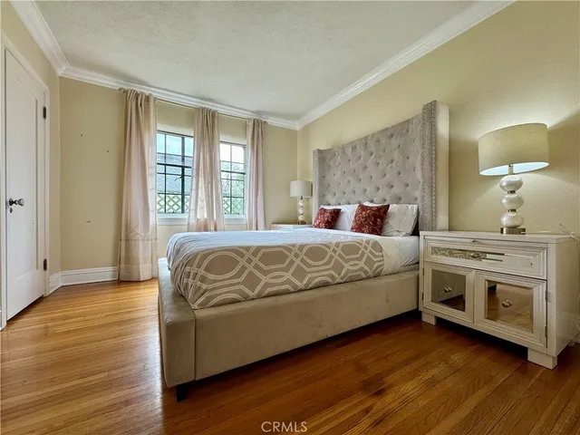 a view of a livingroom with furniture window wooden floor and windows