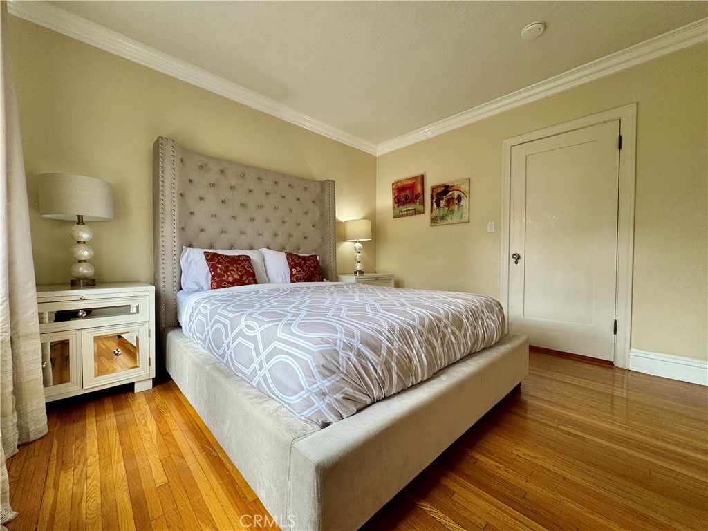 1149 Cordova Avenue Glendale, CA 91207 - Photo 30 of 65 a bedroom with a bed and a stove