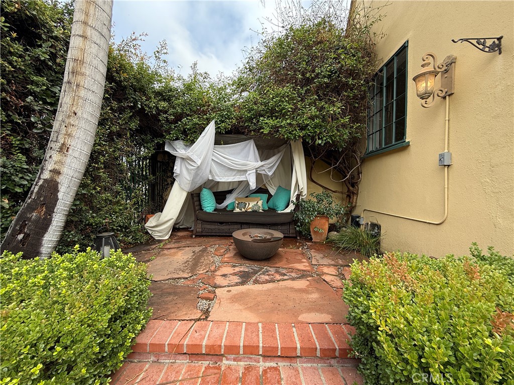 1149 Cordova Avenue Glendale, CA 91207 - Photo 57 of 65 a view of a garden with potted plants