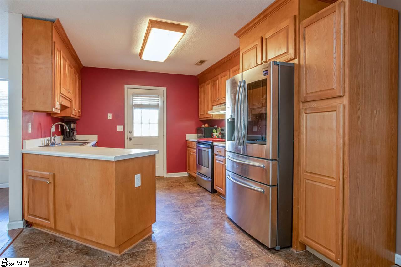 32 Thurston Road Taylors, SC 29687 - Photo 3 of 20 Gallery Image 3