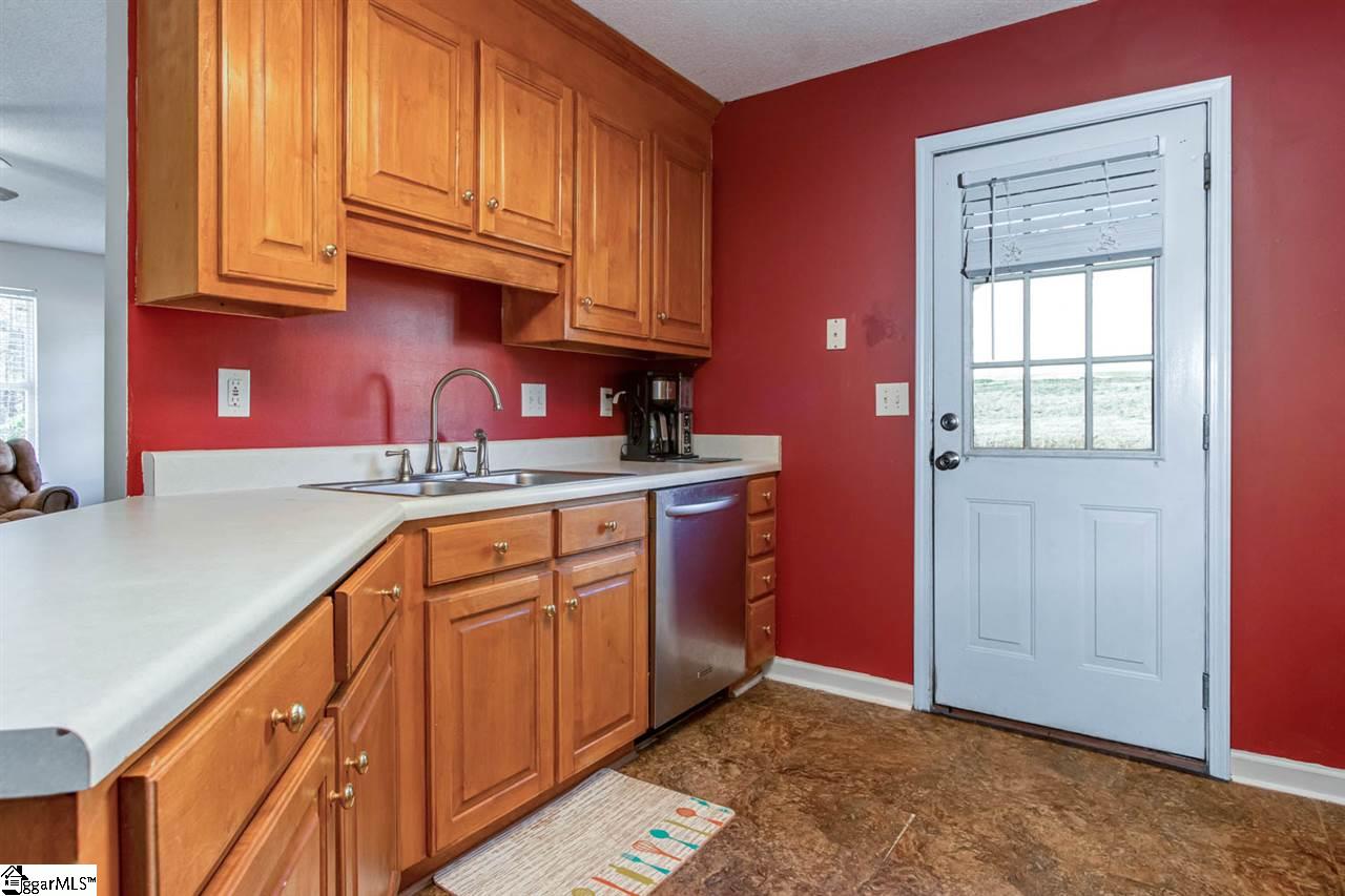 32 Thurston Road Taylors, SC 29687 - Photo 8 of 20 Gallery Image 8