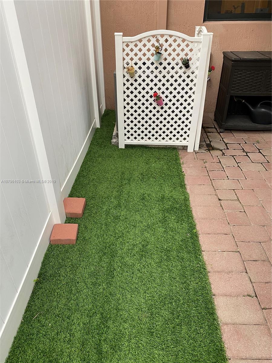 3436 West 90th Street, Unit 3436 Hialeah, FL 33018 - Photo 20 of 56 a view of a yard from a balcony