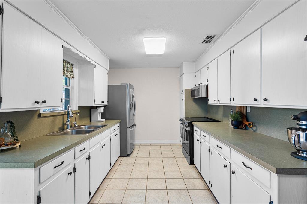 638 Main Street Paradise, TX 76073 - Photo 7 of 28