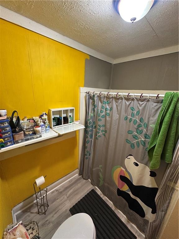 201 North King Street Calhoun, GA 30701 - Photo 11 of 13 a living room with furniture