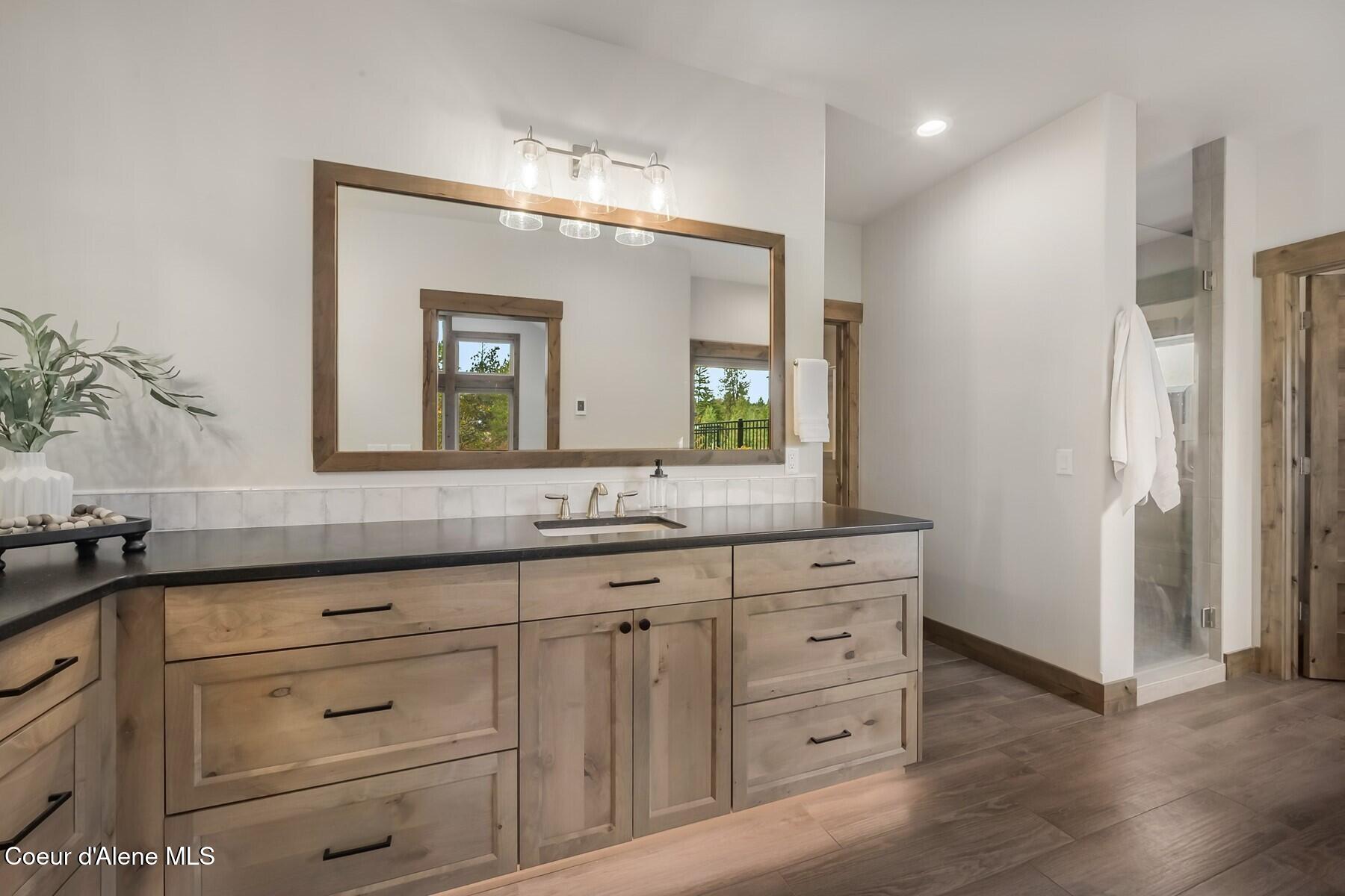 12091 North Tracey Road Hayden, ID 83835 - Photo 24 of 49 Ensuite Bathroom