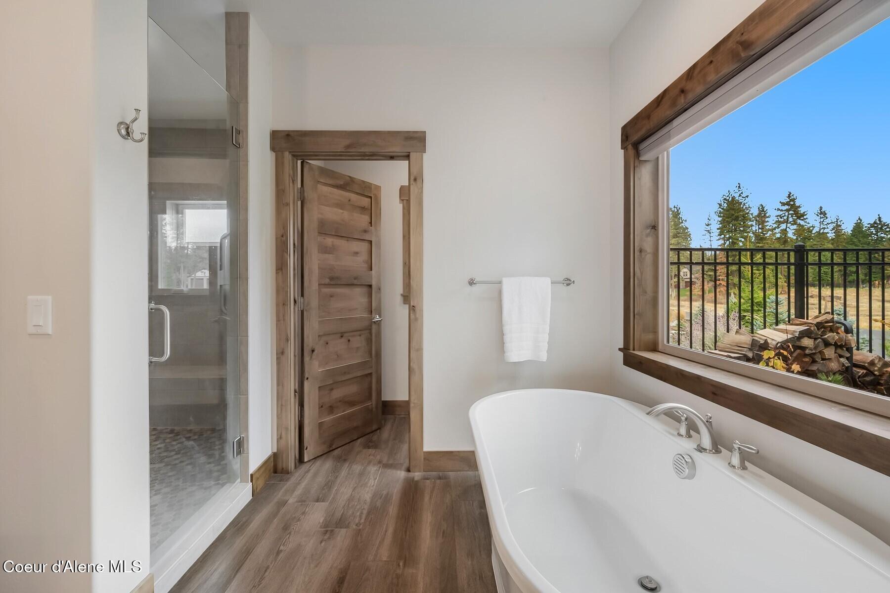 12091 North Tracey Road Hayden, ID 83835 - Photo 27 of 49 Shower plus Soaking Tub