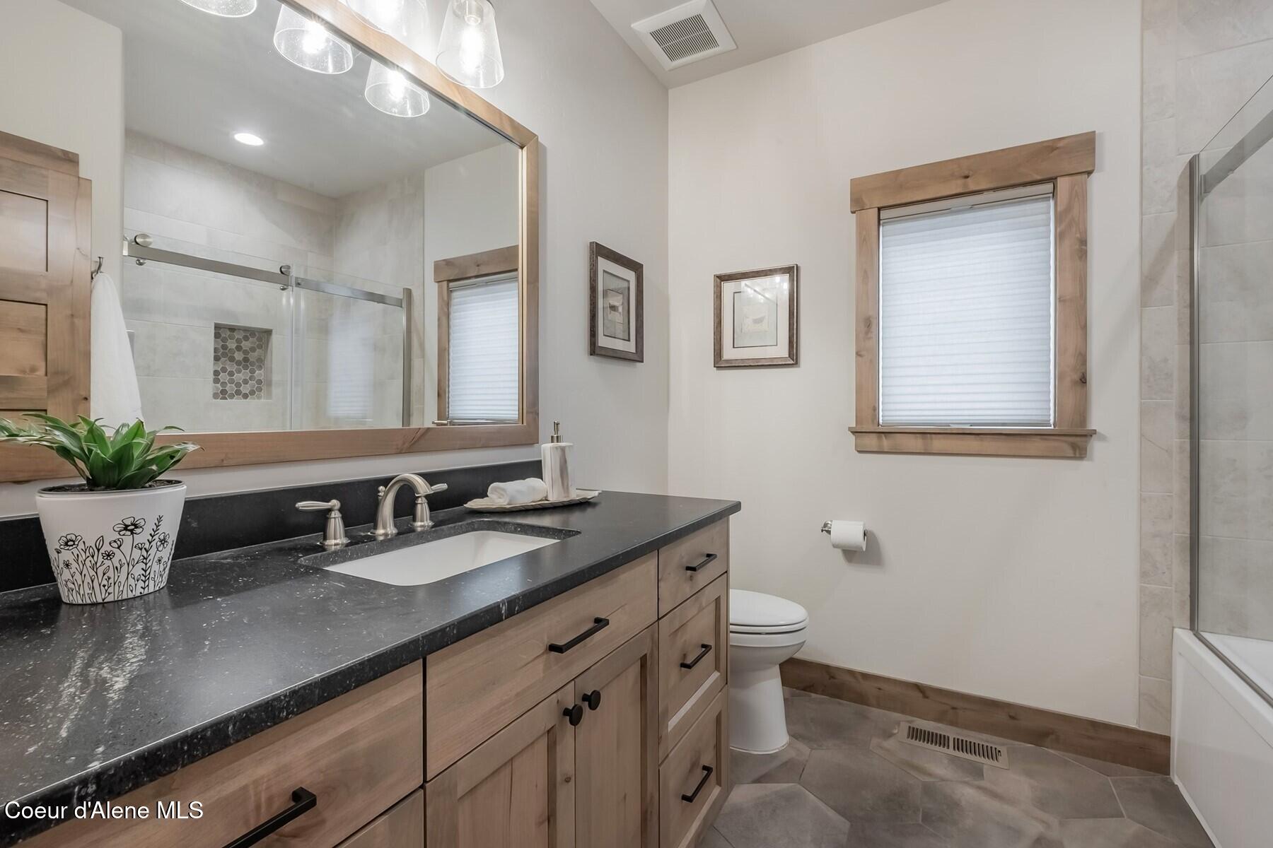 12091 North Tracey Road Hayden, ID 83835 - Photo 33 of 49 Guest Bath Main Floor