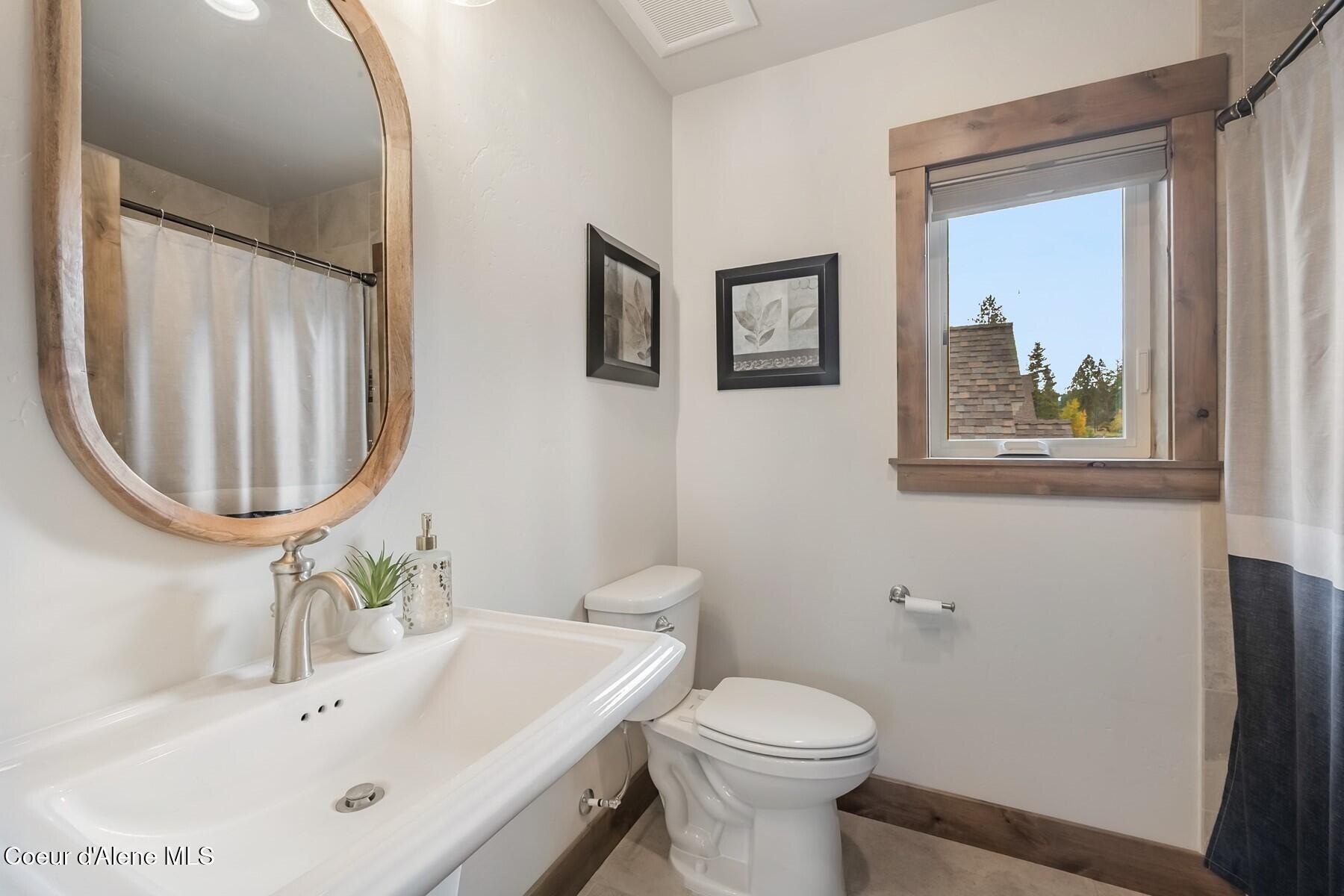12091 North Tracey Road Hayden, ID 83835 - Photo 36 of 49 Upstairs Guest Bathroom