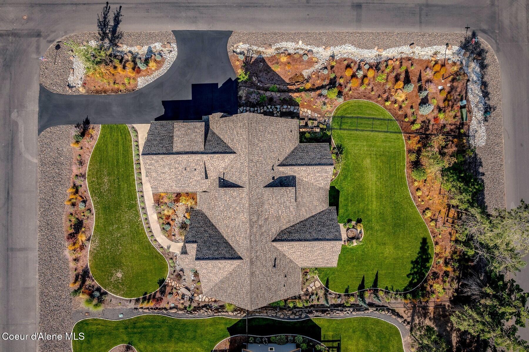 12091 North Tracey Road Hayden, ID 83835 - Photo 4 of 49 Expansive Half Acre Retreat