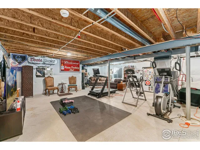 a view of a house with backyard and trees