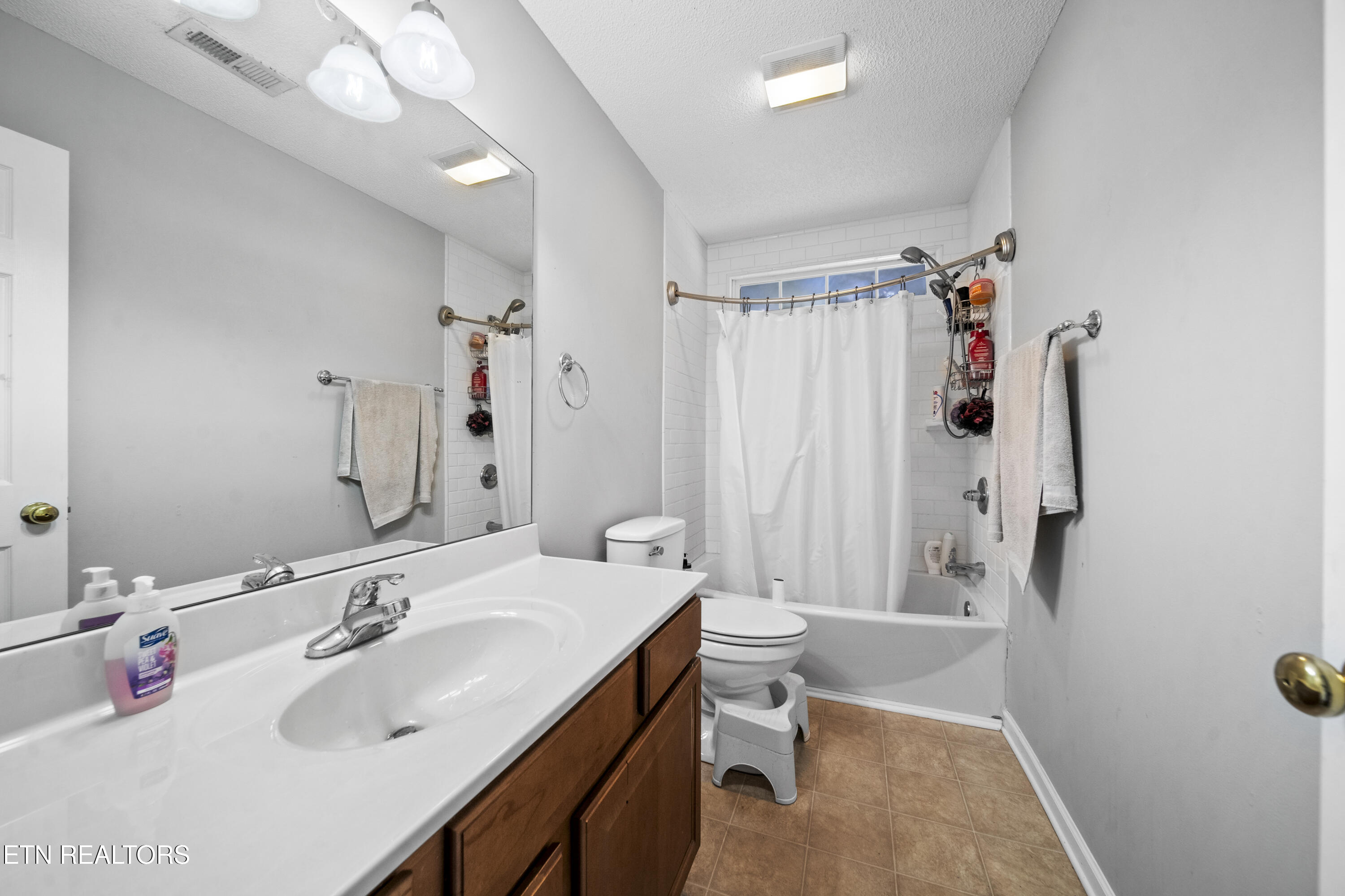 1837 Falling Waters Road Knoxville, TN 37922 - Photo 26 of 27 BATHROOM 2