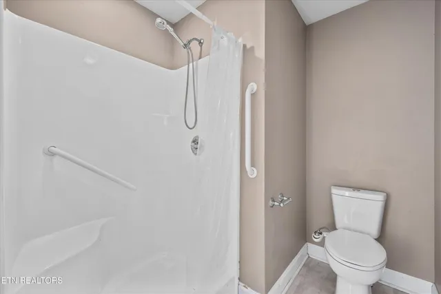 $365,000 | 704 Pointe S Drive, Walland, TN 37886