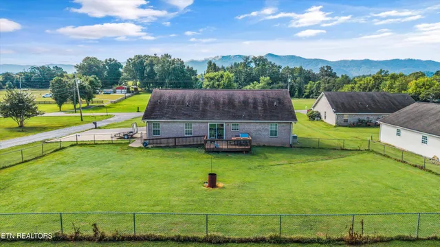 $365,000 | 704 Pointe S Drive, Walland, TN 37886