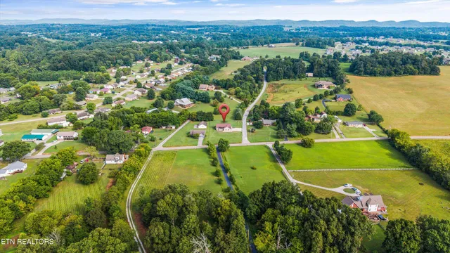 $365,000 | 704 Pointe S Drive, Walland, TN 37886