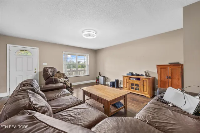 $365,000 | 704 Pointe S Drive, Walland, TN 37886