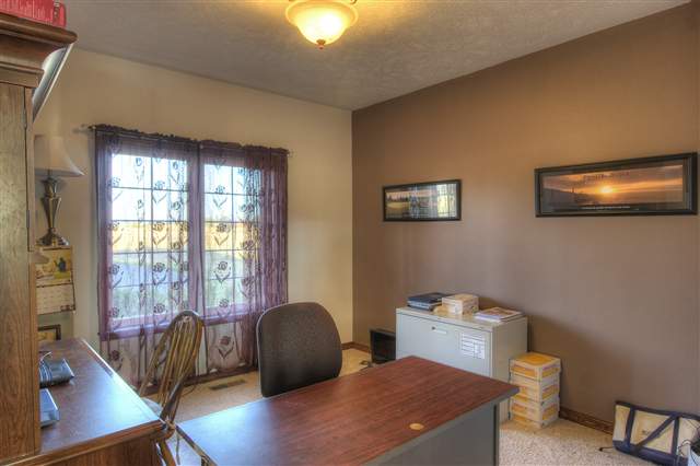 3217 West Strong Road Spokane, WA 99208 - Photo 8 of 9 Gallery Image 8