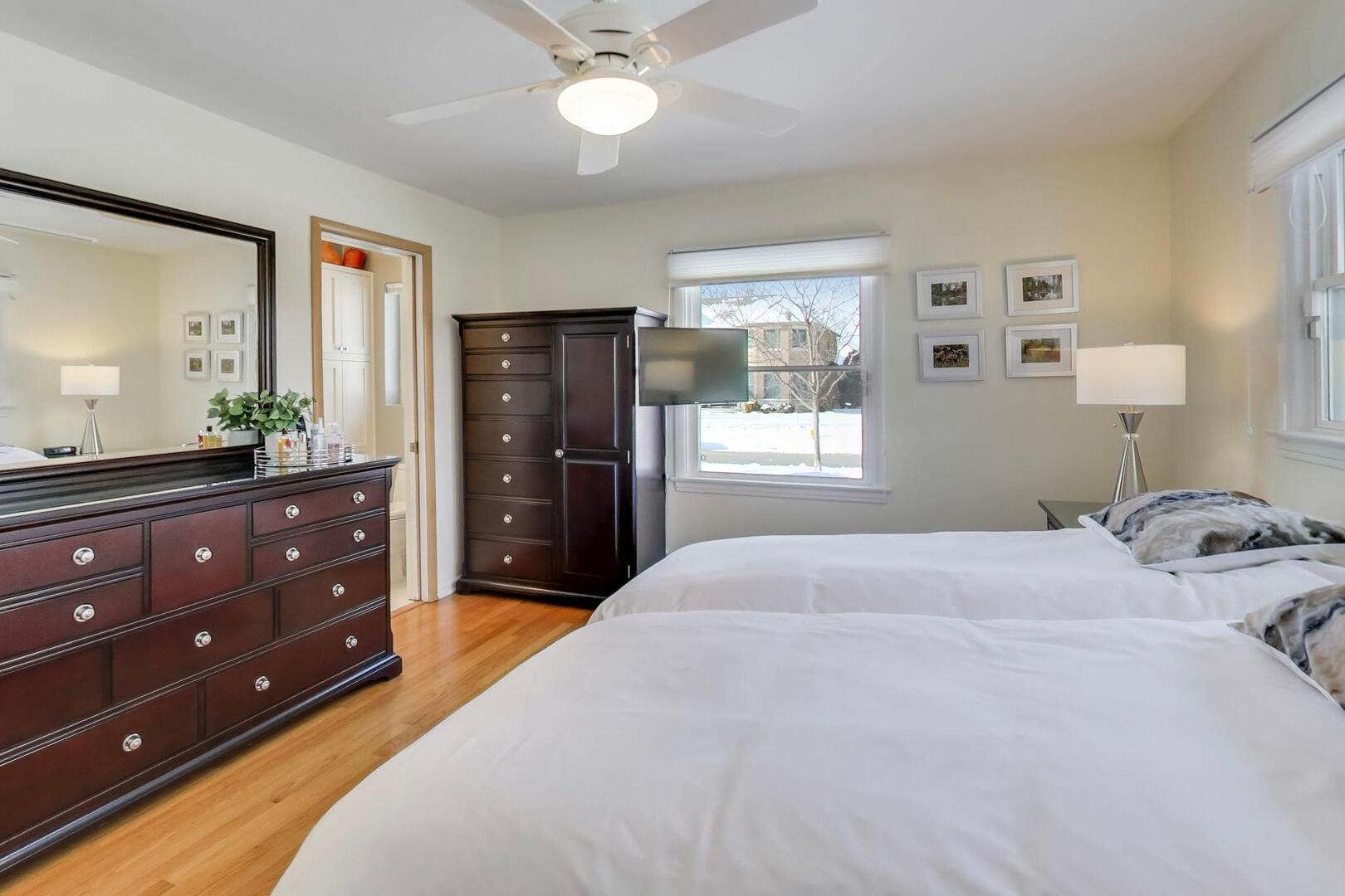 925 Indian Road Glenview, IL 60025 - Photo 12 of 39