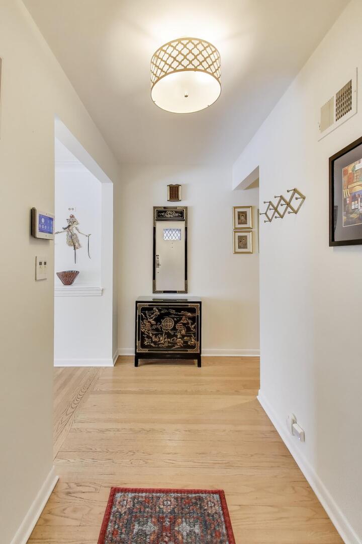 925 Indian Road Glenview, IL 60025 - Photo 2 of 39