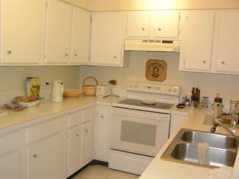 591 Sombrero Beach Road, Unit 8 Marathon, FL 33050 - Photo 5 of 21 KITCHEN