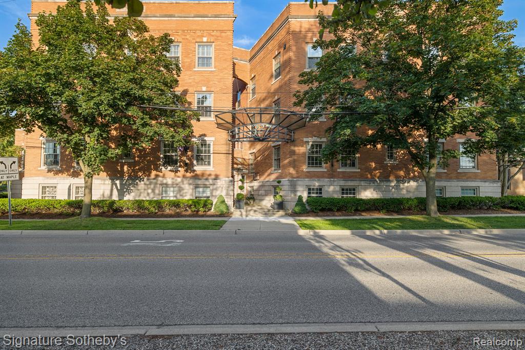 327 Southfield Road, Unit #3AN Birmingham, MI 48009 - Photo 2 of 41