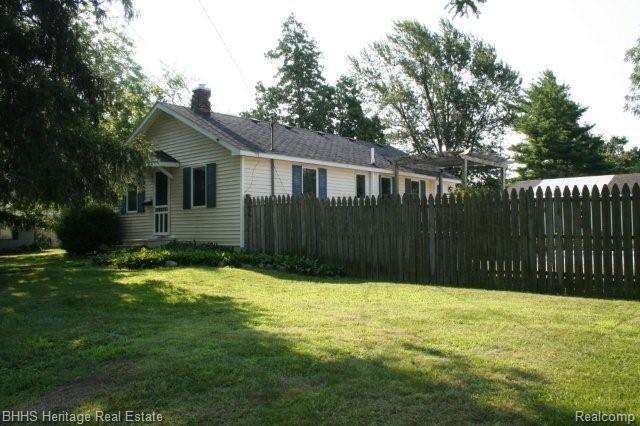 314 6th Street Fenton, MI 48430 - Photo 3 of 20 Front/Side