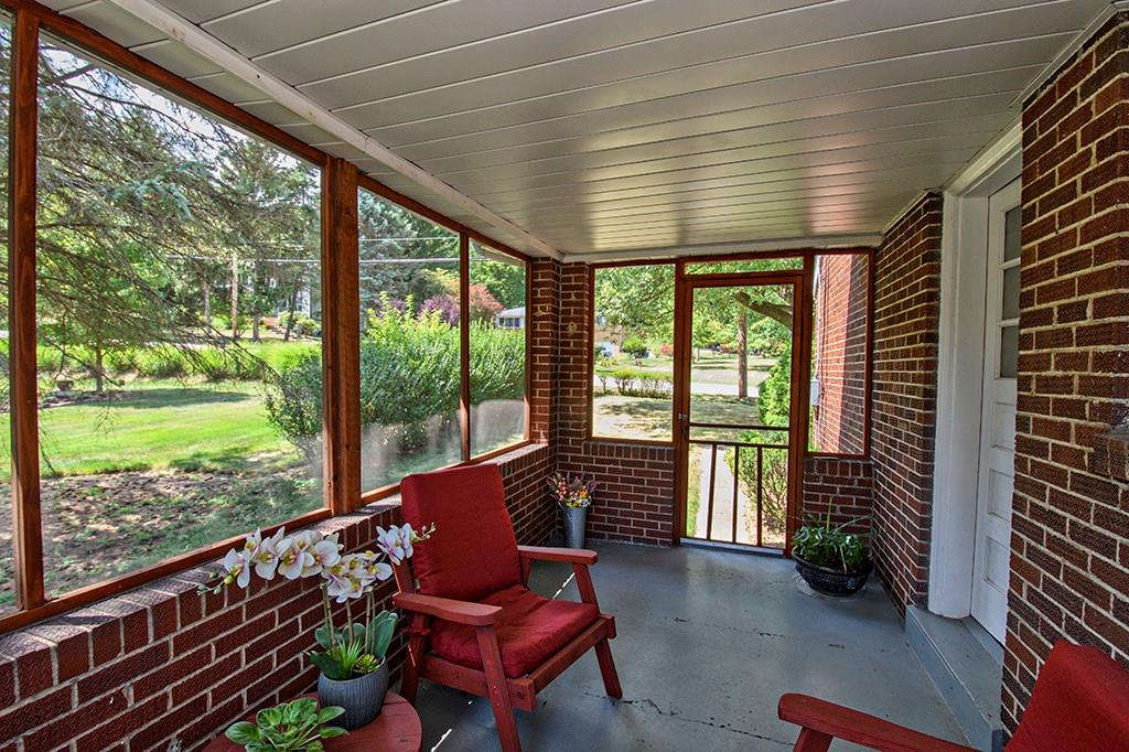 130 Dorseyville Road Pittsburgh, PA 15215 - Photo 11 of 17 Side Porch