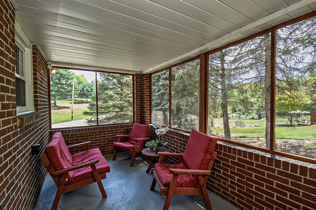 130 Dorseyville Road Pittsburgh, PA 15215 - Photo 12 of 17 Side Enclosed Porch