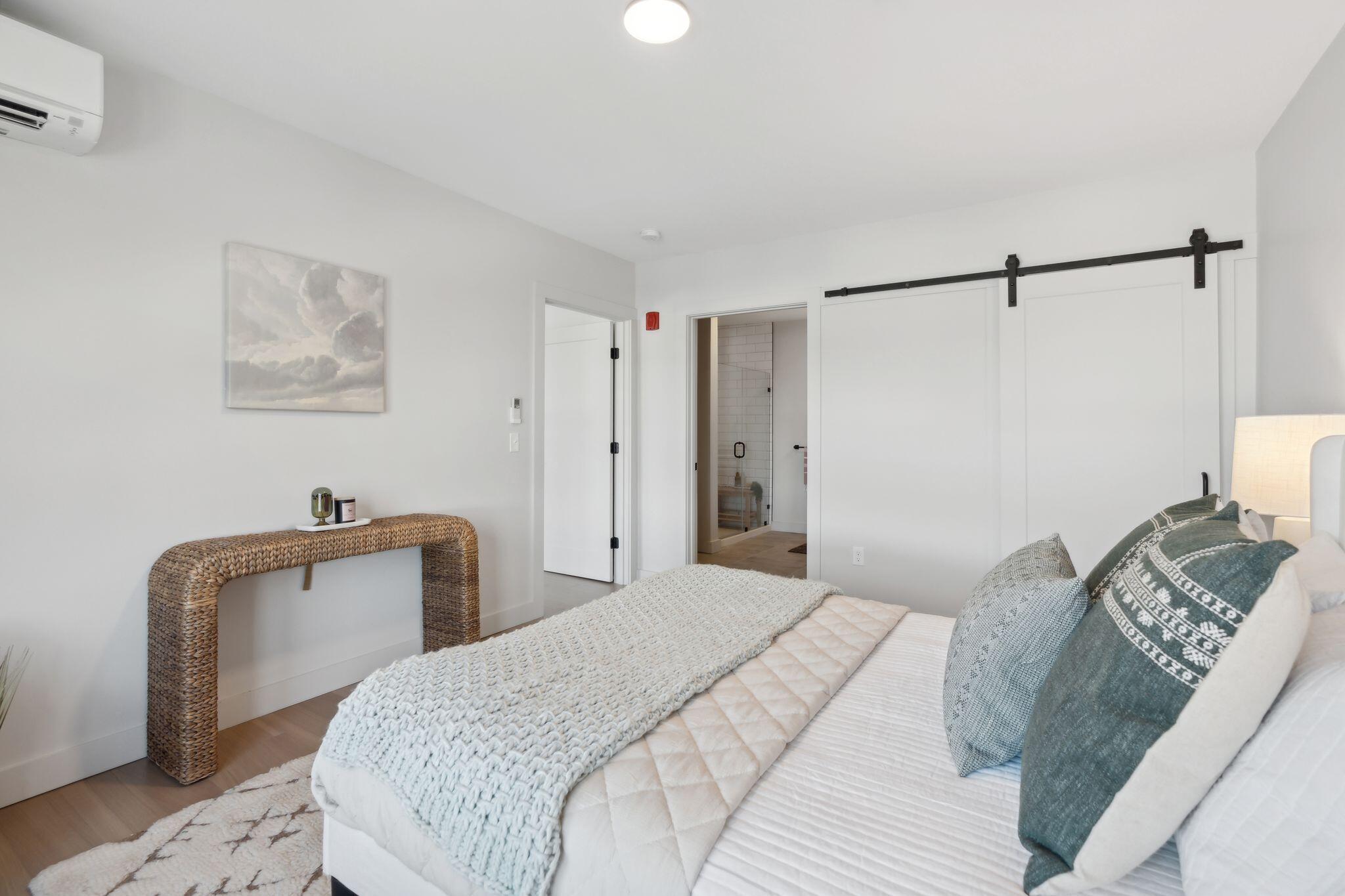 75 Chestnut Street, Unit 609 Portland, ME 04101 - Photo 17 of 42 Primary Suite