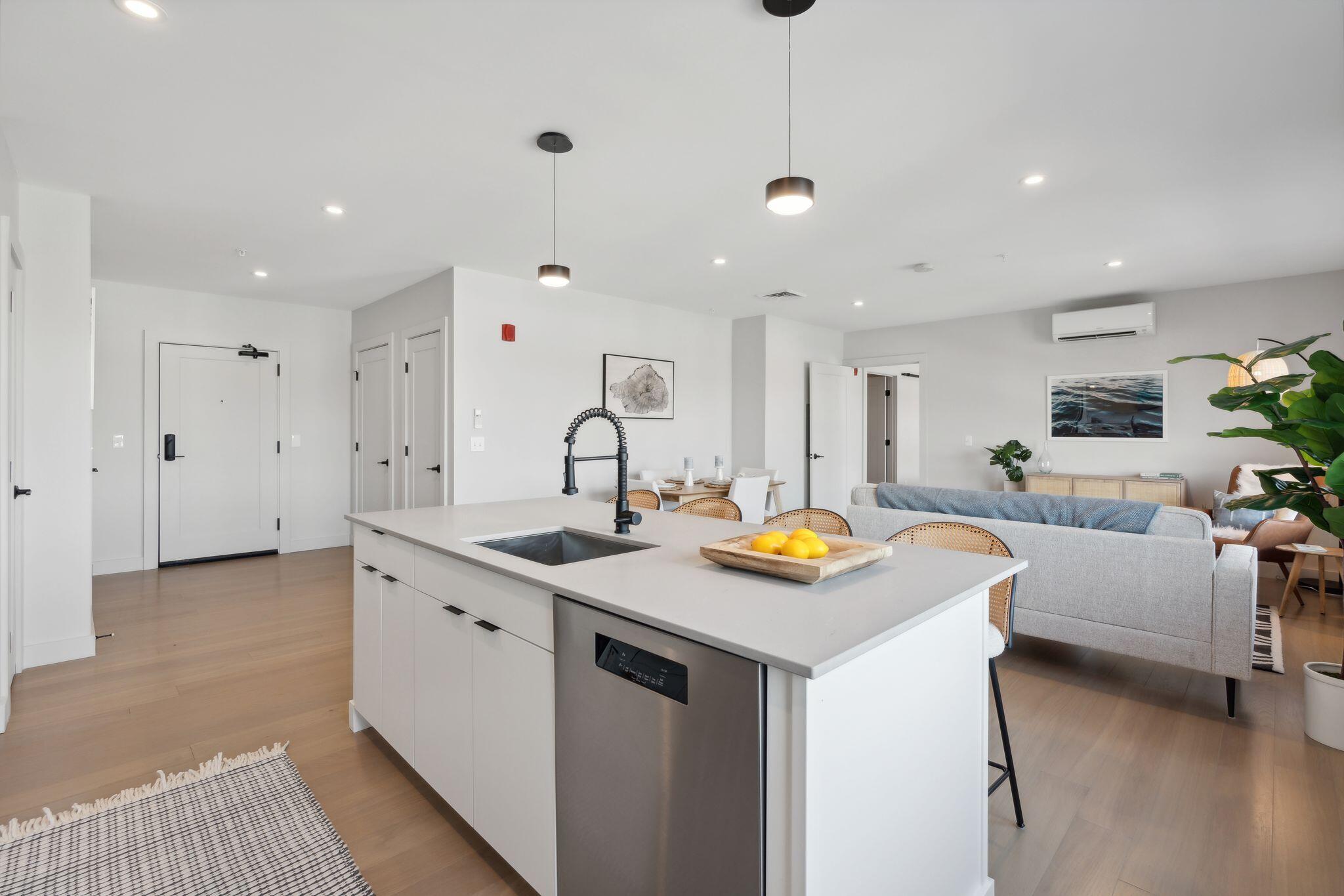 75 Chestnut Street, Unit 609 Portland, ME 04101 - Photo 5 of 42 Kitchen Island