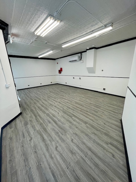 302 West Naperville Road Westmont, IL 60559 - Photo 11 of 15 a view of an empty room