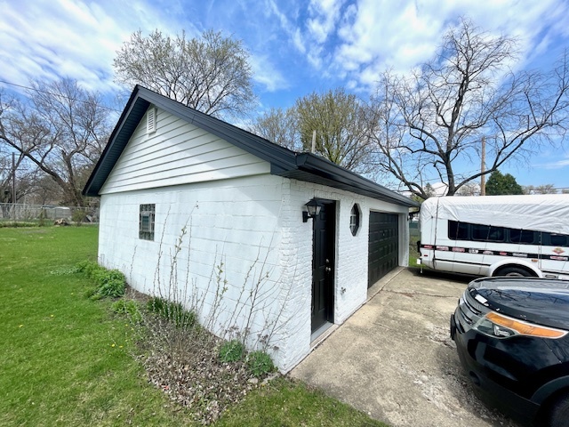 302 West Naperville Road Westmont, IL 60559 - Photo 5 of 15 a view of a house with backyard
