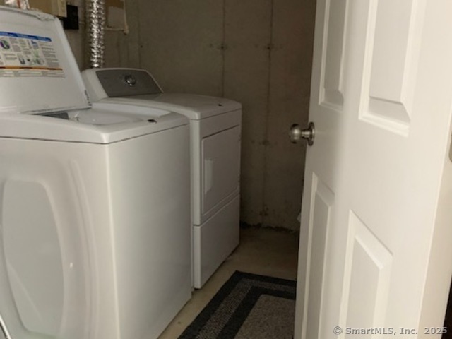 81 The Meadows, Unit 81 Enfield, CT 06082 - Photo 18 of 18 a utility room with dryer and washer