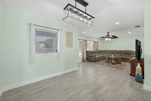 $3,400 | 135 East 28th Street, Riviera Beach, FL 33404