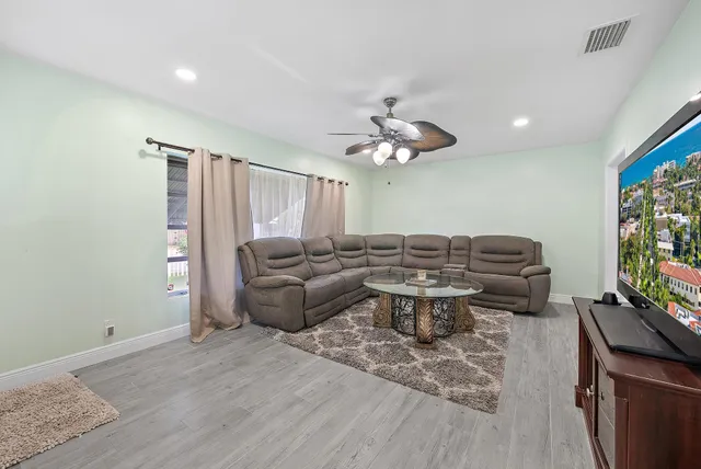 $3,400 | 135 East 28th Street, Riviera Beach, FL 33404