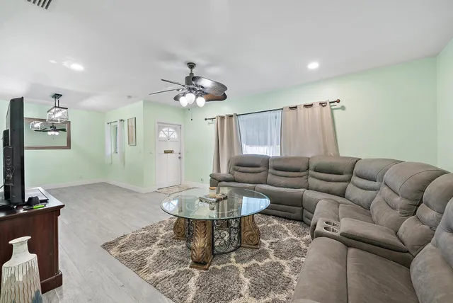 $3,400 | 135 East 28th Street, Riviera Beach, FL 33404