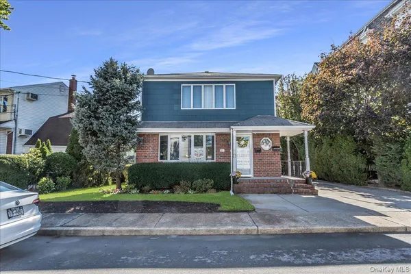 $950,000 | 12 Roxy Place, Lynbrook, NY 11563