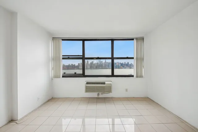 $3,100 | 7000 John F. Kennedy Boulevard, Unit 17C, West New York, NJ 07093