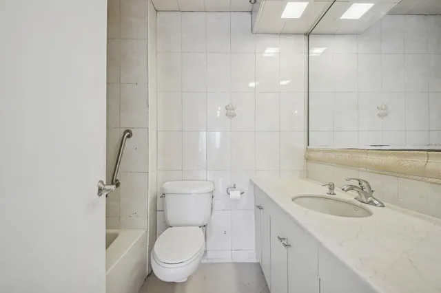 $3,100 | 7000 John F. Kennedy Boulevard, Unit 17C, West New York, NJ 07093