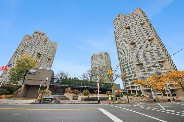 $3,100 | 7000 John F. Kennedy Boulevard, Unit 17C, West New York, NJ 07093