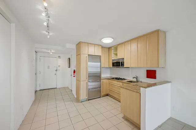 $3,100 | 7000 John F. Kennedy Boulevard, Unit 17C, West New York, NJ 07093