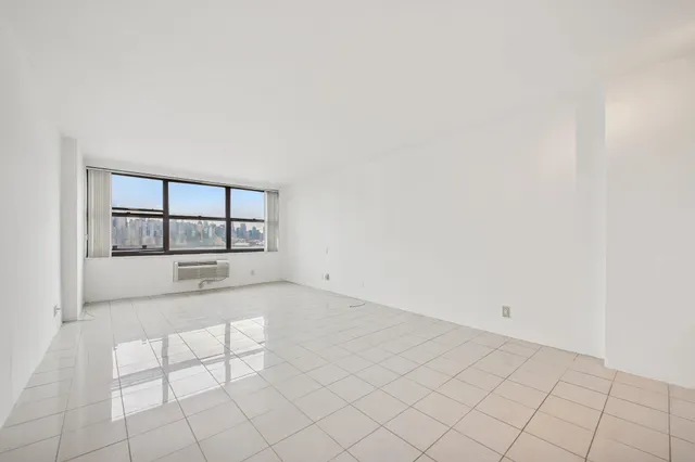 $3,100 | 7000 John F. Kennedy Boulevard, Unit 17C, West New York, NJ 07093