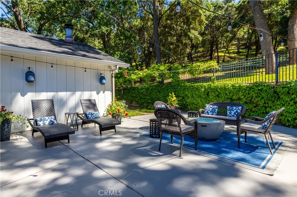 7695 Del Rio Road Atascadero, CA 93422 - Photo 52 of 75 a backyard of a house with outdoor seating