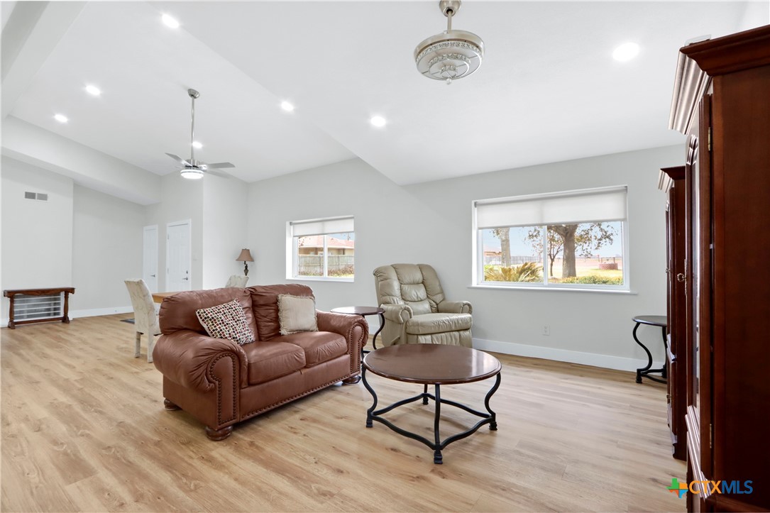 5037 North State Highway 123 Seguin, TX 78155 - Photo 11 of 45