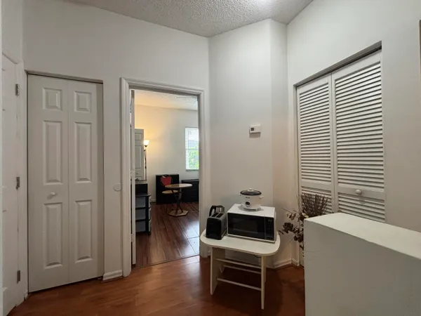 $1,000 | 2941 Crestwood Terrace, Unit 7204, Margate, FL 33063