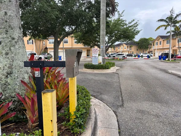 $1,000 | 2941 Crestwood Terrace, Unit 7204, Margate, FL 33063