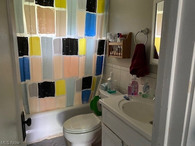 2248 Cranston Road Cleveland, OH 44118 - Photo 4 of 14 Upstairs Bath